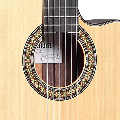 Alhambra 7071 V – Electro Classical Cutaway Guitar | Gloss